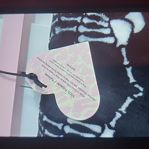 NWT BETSEY JOHNSON SKELTON HEART HANDS THROW THROW/ 2025 RELEASE 💀🖤☠️🖤 - Picture 7 of 8